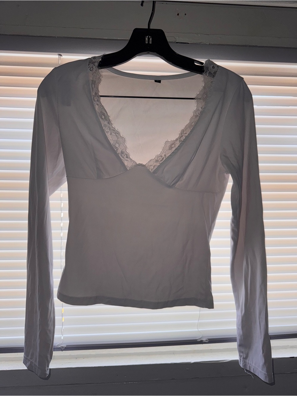 Women's White Lace Trim Long-Sleeve V-Neck Top